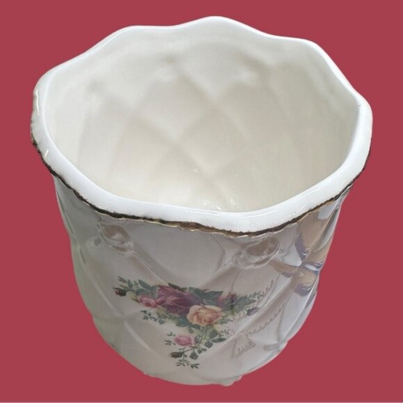 Royal Albert Old English Roses Rosebud Ceramic Planter (H6.5”) (EUC) - Picture 5 of 7